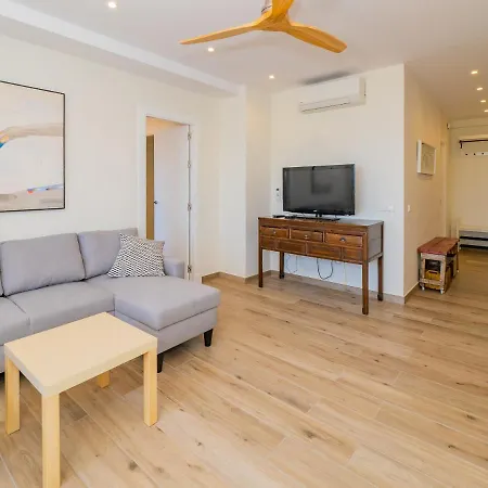 Cubo's Torre Andalucia Apartment